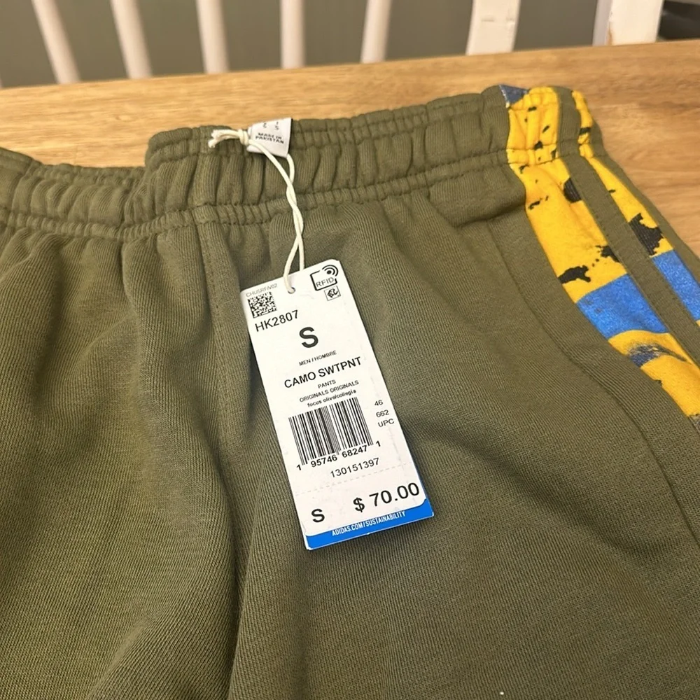 ADIDAS focus olive collegia camo sweatpants
